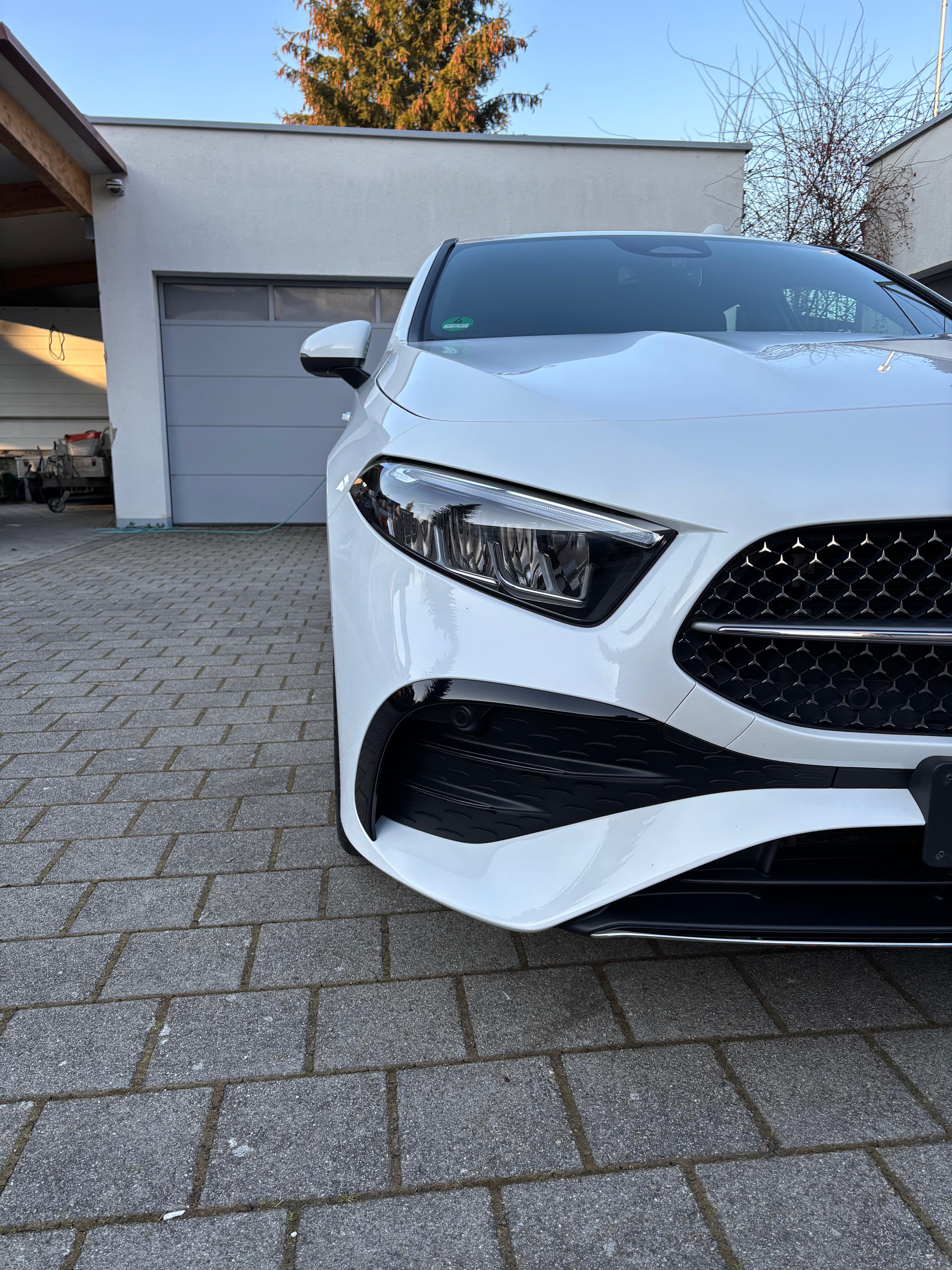 Mercedes seitlich – nach der Aufbereitung