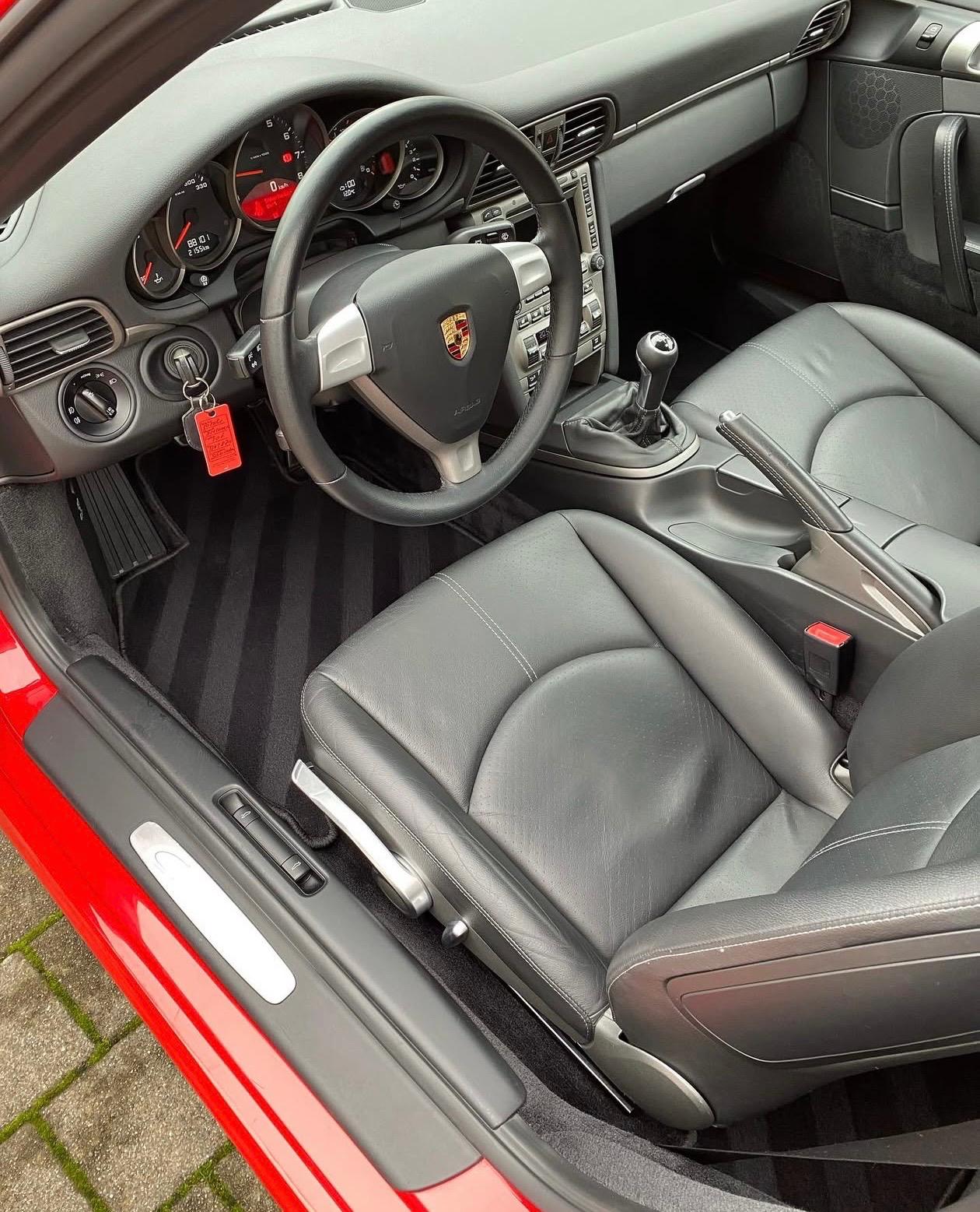 Porsche in Rot – nach der Aufbereitung